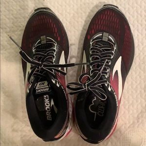 BROOKS women’s sneakers